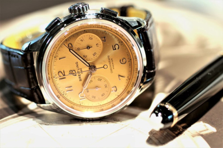 Часы наручные Breitling AB0930F51H1P1