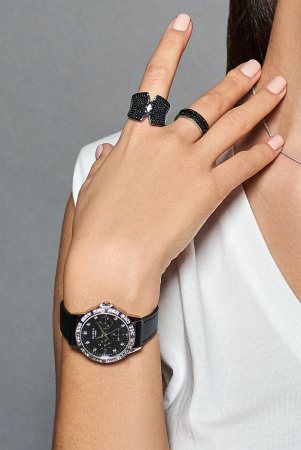 Часы наручные Casio SHE-3517L-1AUEF