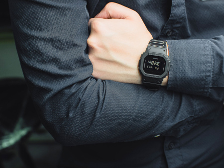 Часы наручные Casio DW-5600BB-1ER