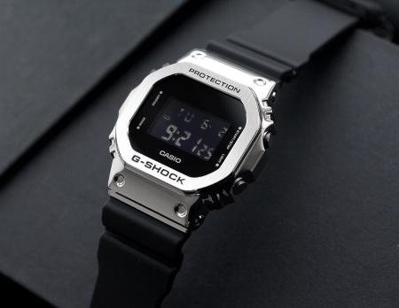 Часы наручные Casio GM-5600-1ER