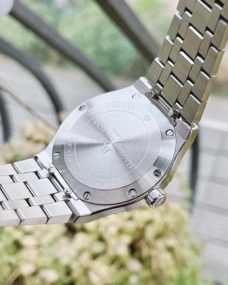 Часы наручные Maurice Lacroix AI1108-PVY13-130-1