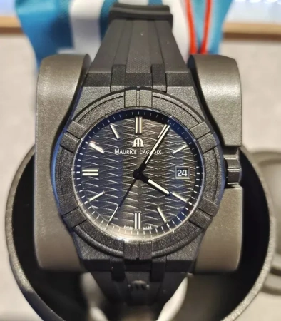 Часы наручные Maurice Lacroix AI2008-00000-300-0