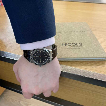 Часы наручные Maurice Lacroix AI6007-SS001-331-1	