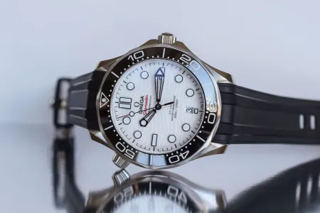 Часы наручные Omega 21032422004001 Часы наручные Omega 21032422004001